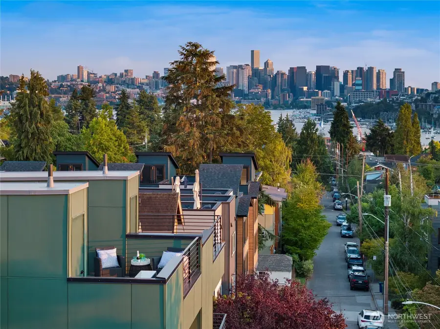 3852 Carr Place N, Seattle, WA 98103 - Image #2