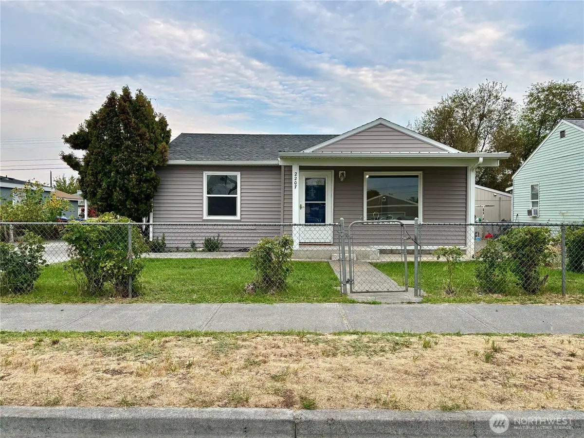 2207 W Spruce Street, Moses Lake, WA 98837 - Image #1