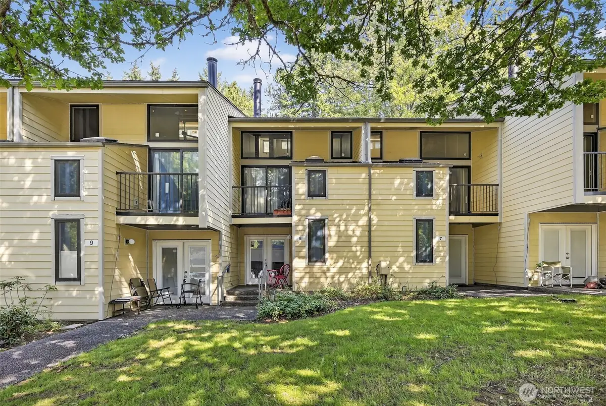 6440 139th Avenue Ne #8, Redmond, WA 98052 - Image #1