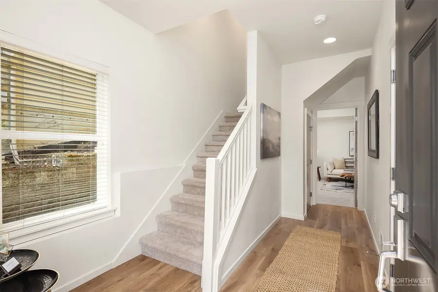 597 Alpine Ridge Place Nw, Issaquah, WA 98027 - Image #2