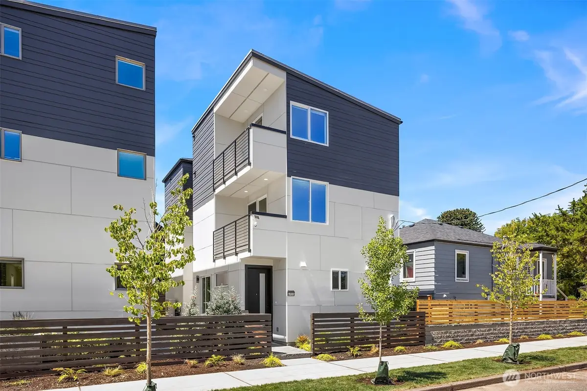 6905 46th Avenue S, Seattle, WA 98118 - Image #1