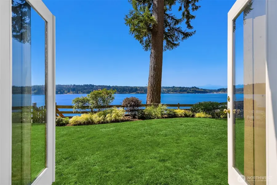 9549 Olympus Beach Road Ne, Bainbridge Island, WA 98110 - Image #2