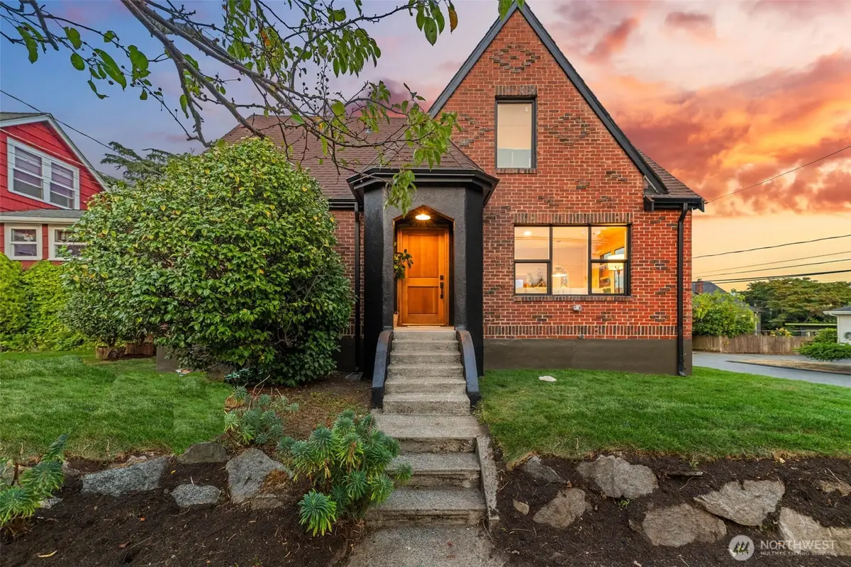 7702 10th Avenue Nw, Seattle, WA 98117 - Image #1