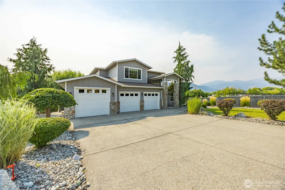 60 Wall Street, Manson, WA 98831 - Image #1