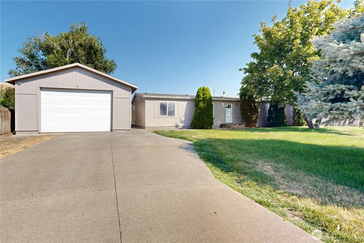 425 E Camp Street, Waitsburg, WA 99361 - Image #1