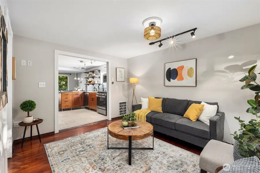 4446 39th Avenue Sw, Seattle, WA 98116 - Image #3