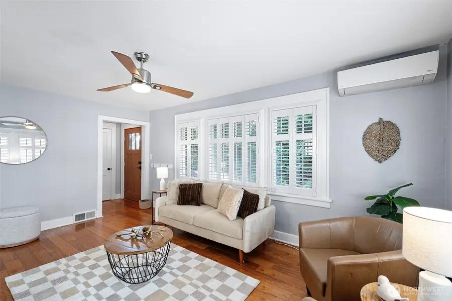 10728 Stone Avenue N, Seattle, WA 98133 - Image #3