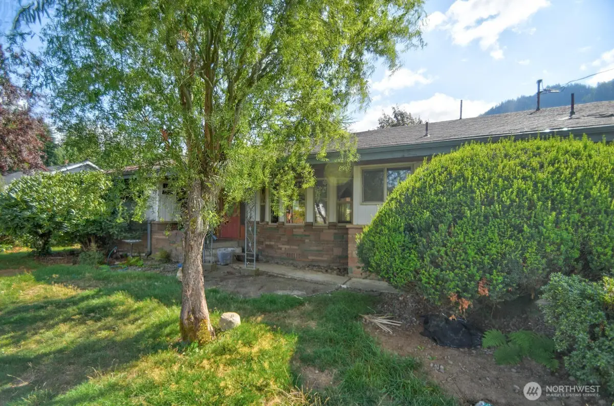 102 E Adams Avenue, Morton, WA 98356 - Image #1