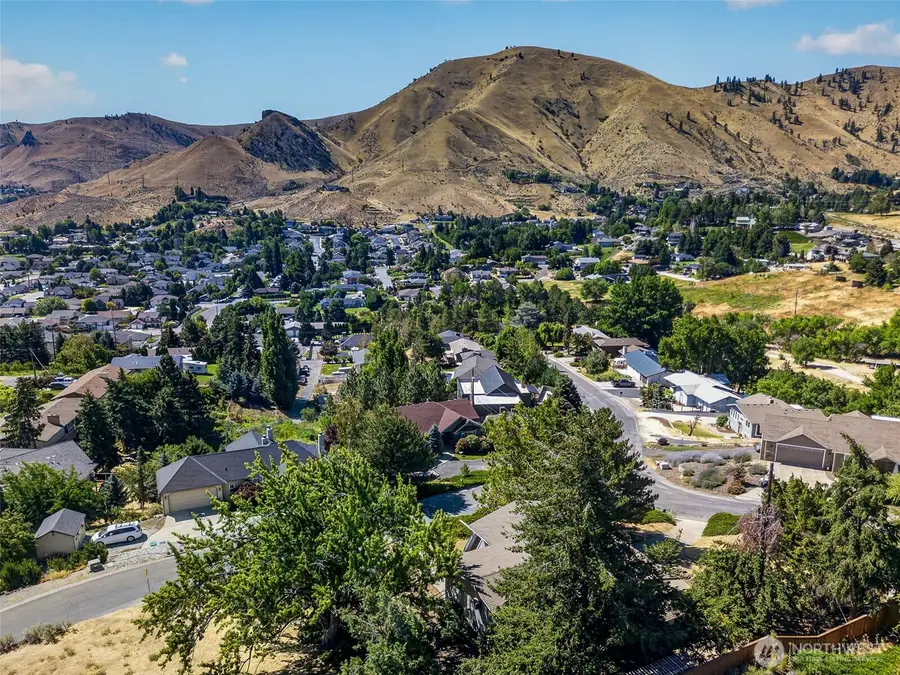 1001 Westmorland Drive, Wenatchee, WA 98801 - #2