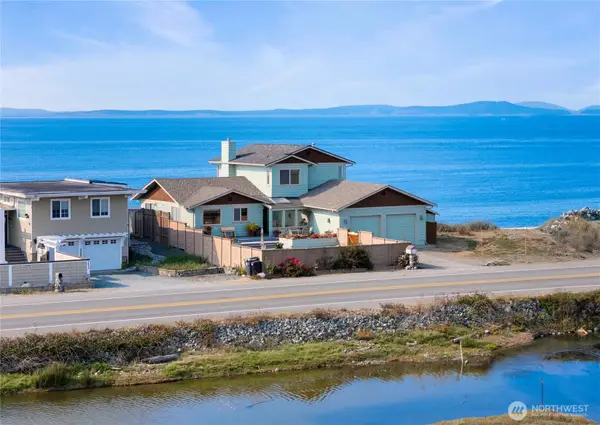 2597 West Beach Road, Oak Harbor, WA 98277