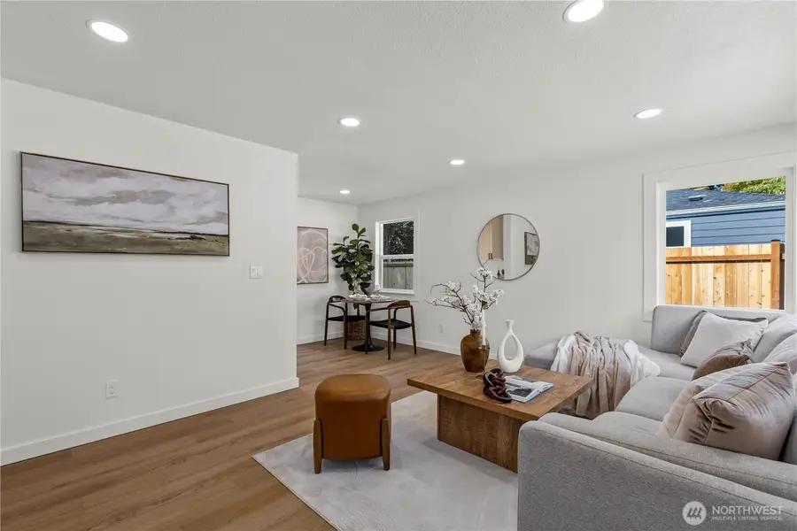 9733 Evanston Avenue N, Seattle, WA 98103 - Image #2