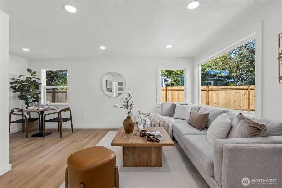 9733 Evanston Avenue N, Seattle, WA 98103 - Image #3