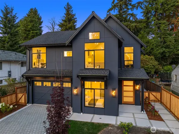 3832 32nd Avenue W, Seattle, WA 98199