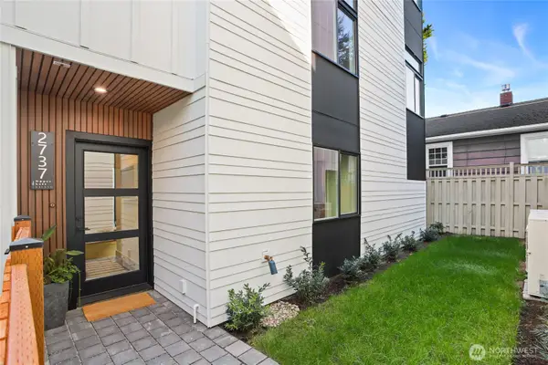 2737 59th Avenue Sw, Seattle, WA 98116