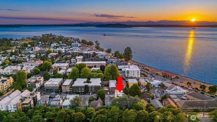 2737 59th Avenue Sw, Seattle, WA 98116 - Image #2