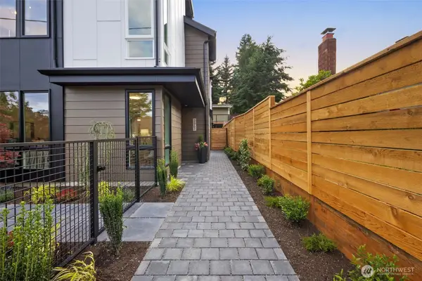 2667 51st Avenue Sw, Seattle, WA 98116