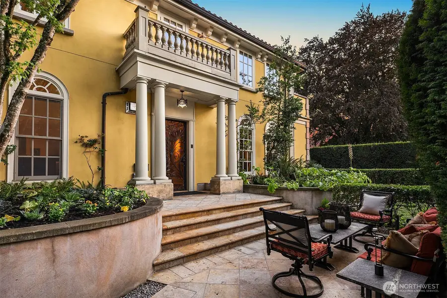 623 W Highland Drive, Seattle, WA 98119 - Image #3