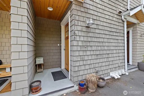 6518 42nd Avenue Sw #B, Seattle, WA 98136