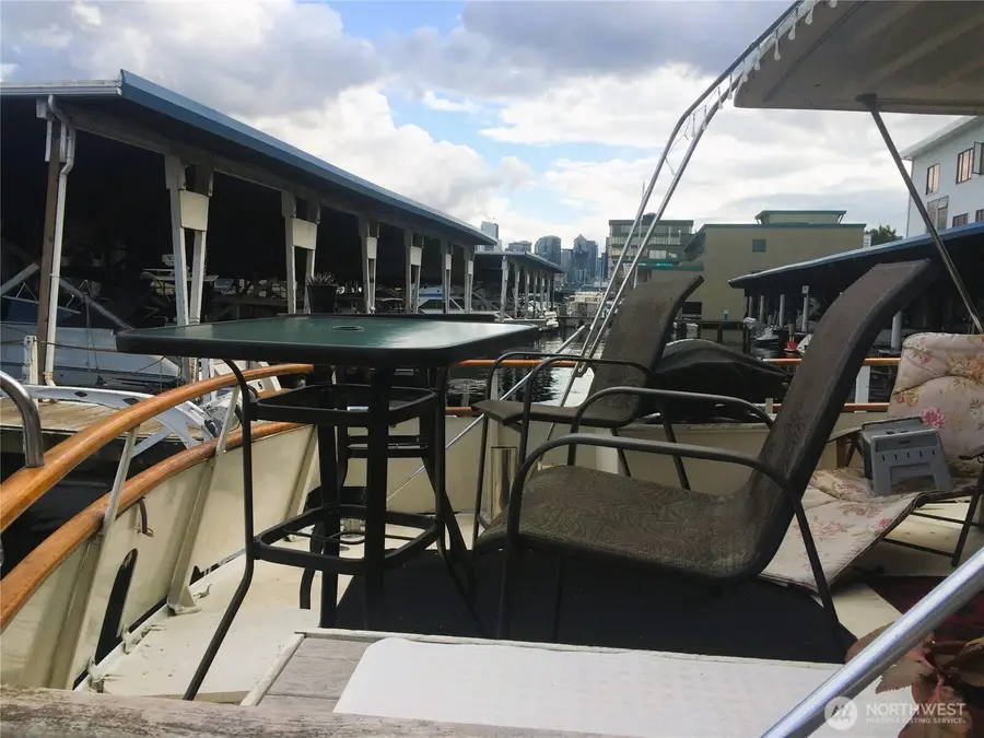 2040 Westlake Avenue N #10, Seattle, WA 98109 - Image #2