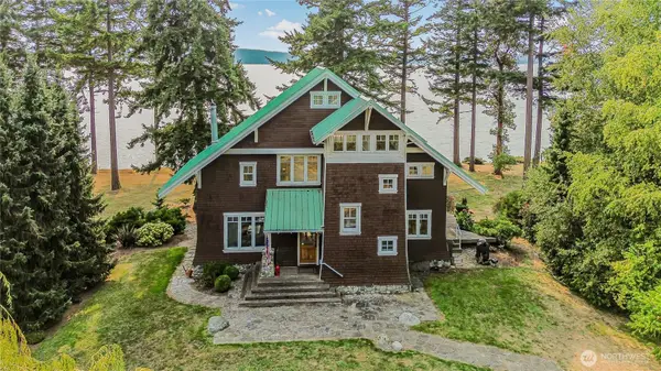 3030 S Mabana Heights Road, Camano Island, WA 98282