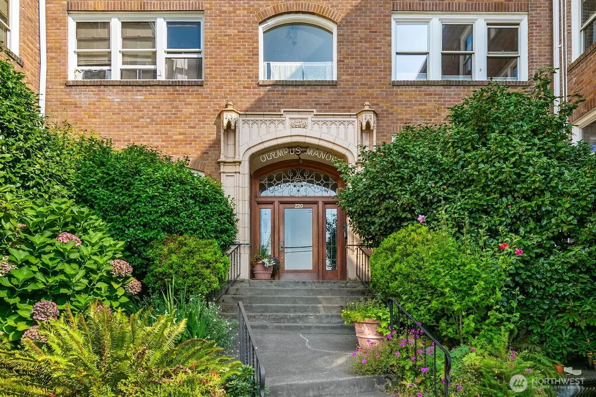 220 W Olympic Place #106, Seattle, WA 98119 - Image #1