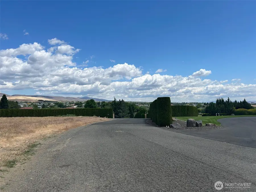 309 Canyon Road, Yakima, WA 98901 - Image #3