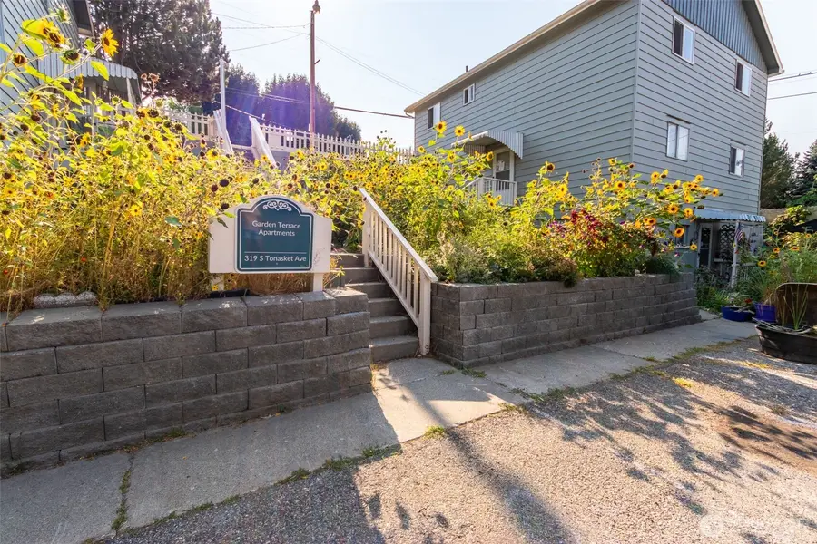 319 Tonasket Avenue, Tonasket, WA 98855 - Image #2