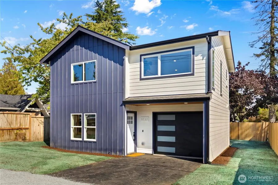 9737 Evanston Avenue N, Seattle, WA 98103 - Image #2