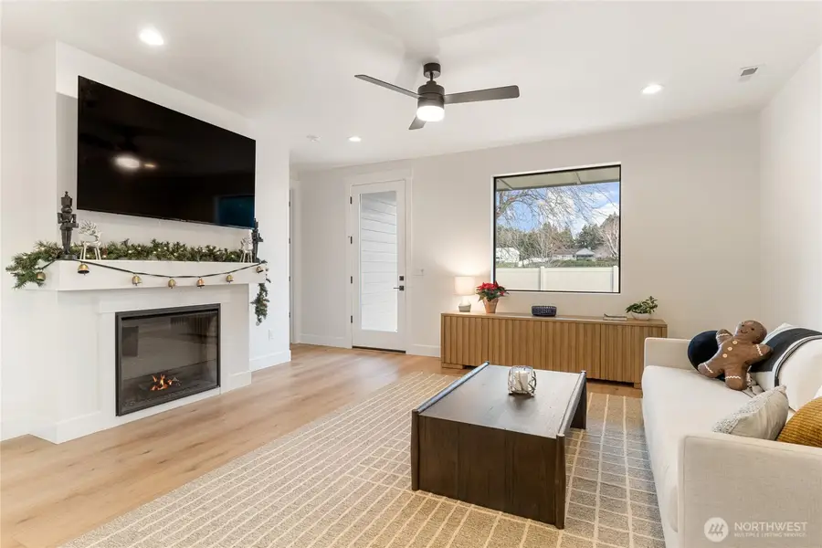 581 S Oasis Loop, East Wenatchee, WA 98802 - Image #2