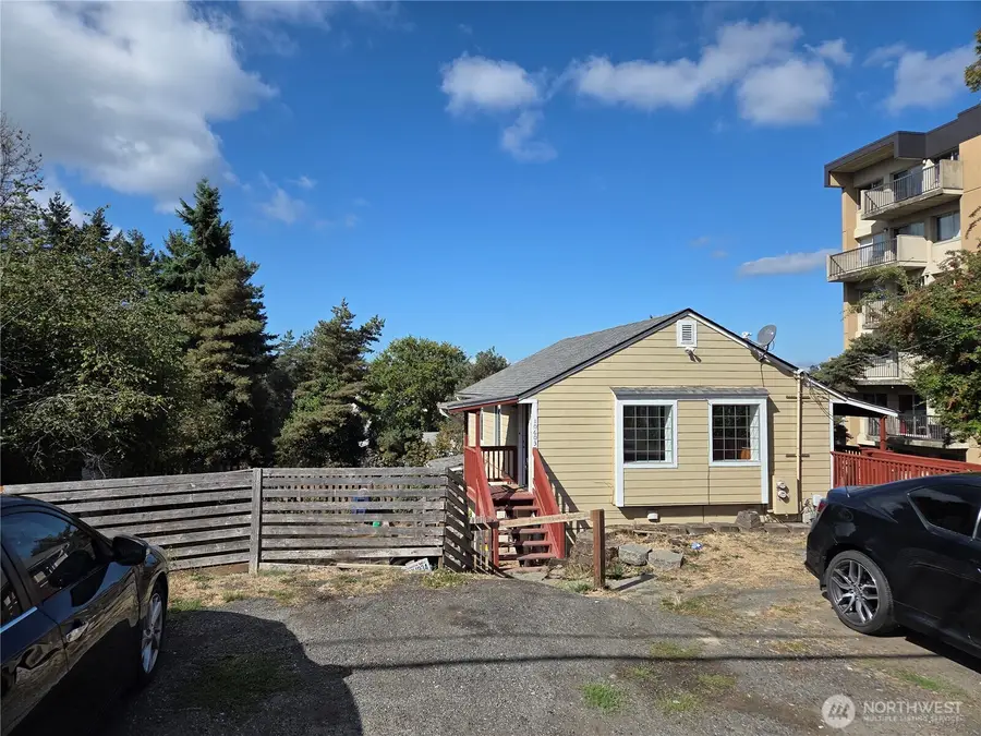 10603 12th Avenue Sw, Seattle, WA 98146 - Image #2