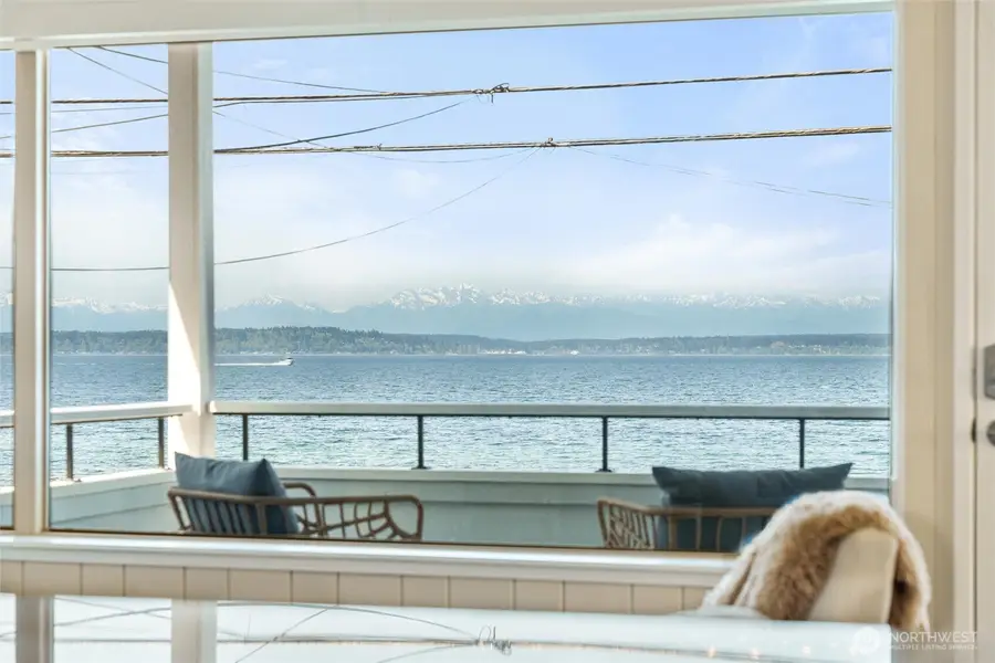 1588 Alki Avenue Sw, Seattle, WA 98116 - Image #2