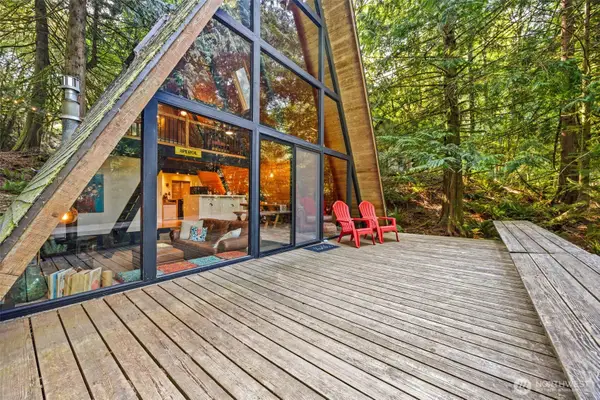 121 E Woods Place, Belfair, WA 98528