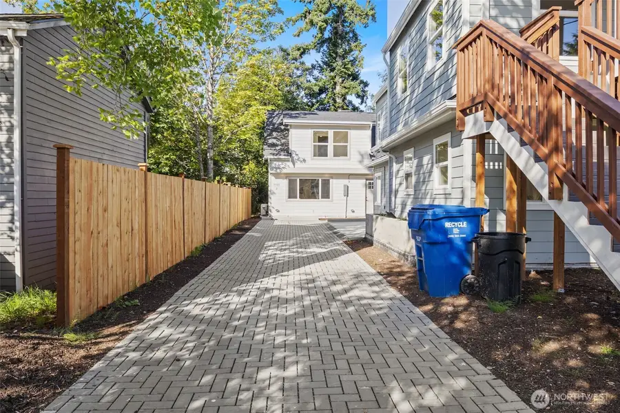 9545 Wallingford Avenue N, Seattle, WA 98103 - Image #2