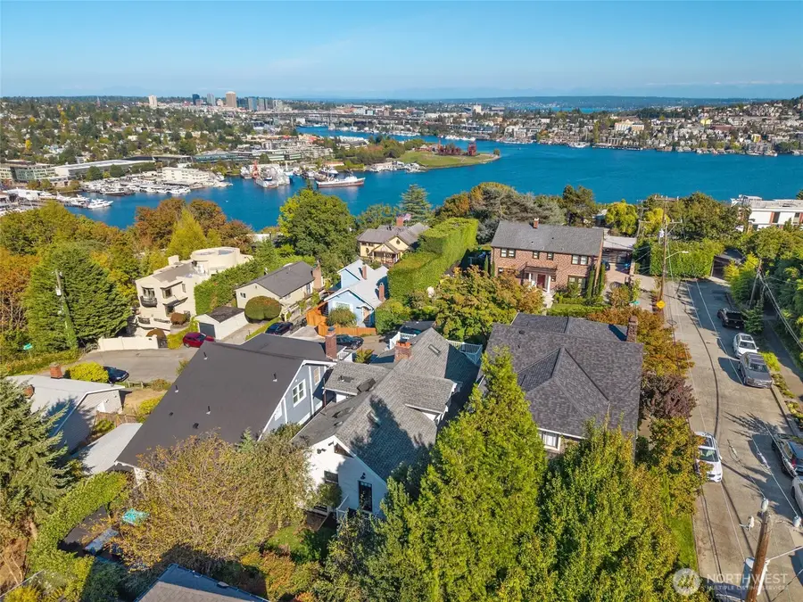 2553 5th Avenue N, Seattle, WA 98109 - Image #3