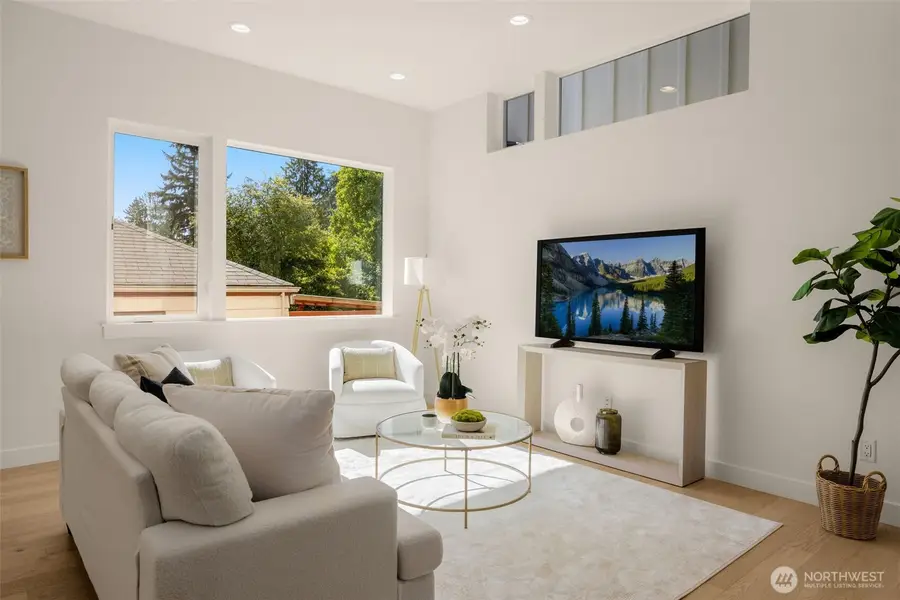 7335 21st Avenue Ne, Seattle, WA 98115 - Image #2