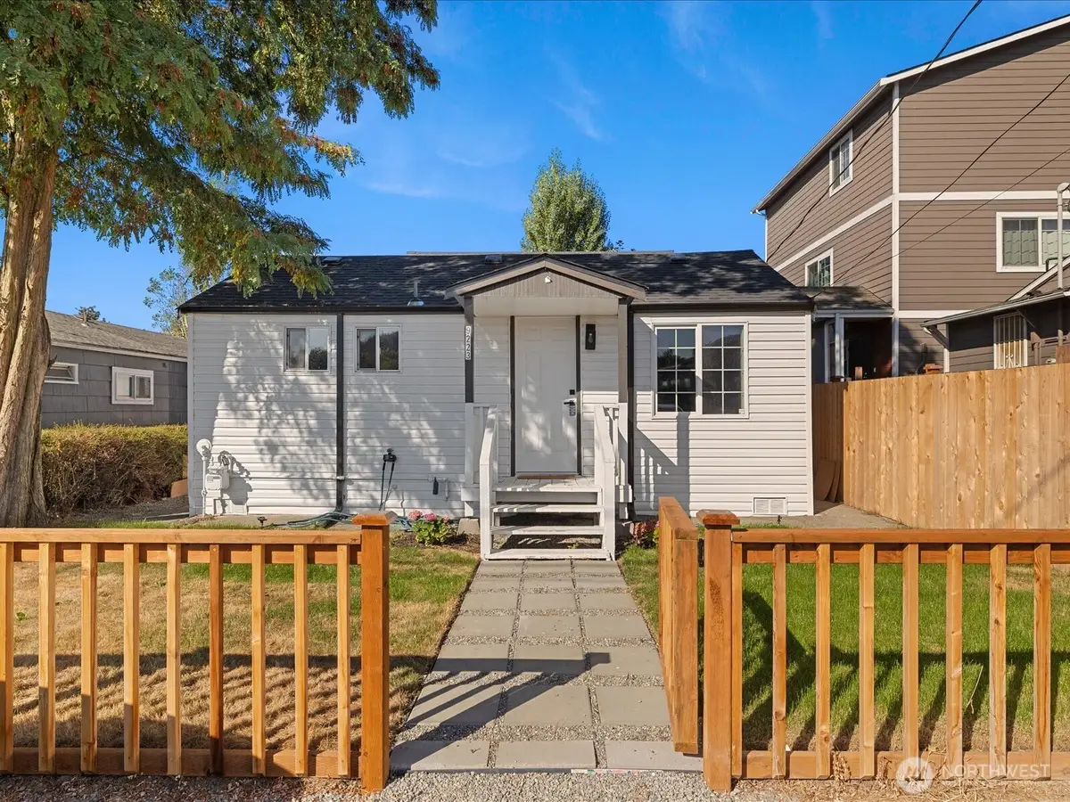 9223 38th Avenue S, Seattle, WA 98118 - Image #1