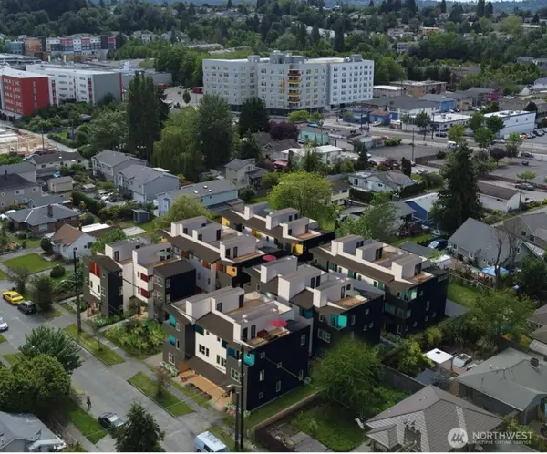 6711 42nd Avenue S, Seattle, WA 98118