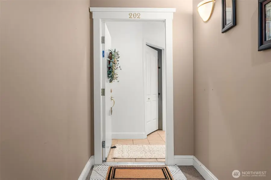 1823 Queen Anne Avenue N #202, Seattle, WA 98109 - Image #3