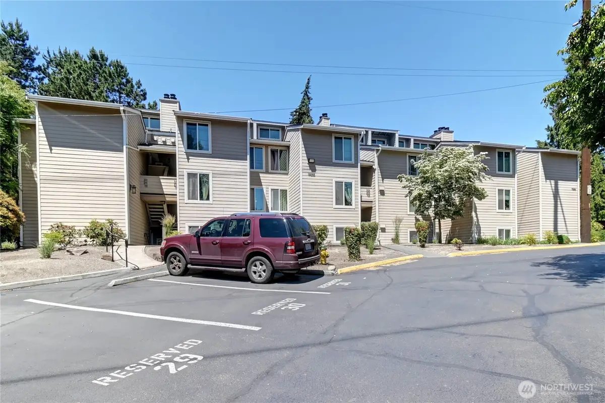 19855 25th Avenue Ne #206, Shoreline, WA 98155 - Image #1