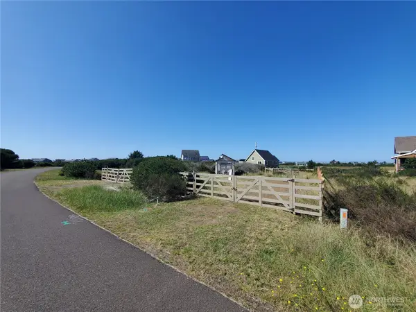 428 S Bel Air Loop #11, Ocean Shores, WA 98569