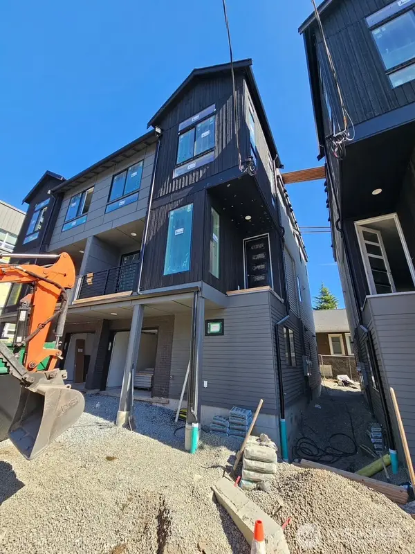 4464 Midvale Avenue N, Seattle, WA 98103