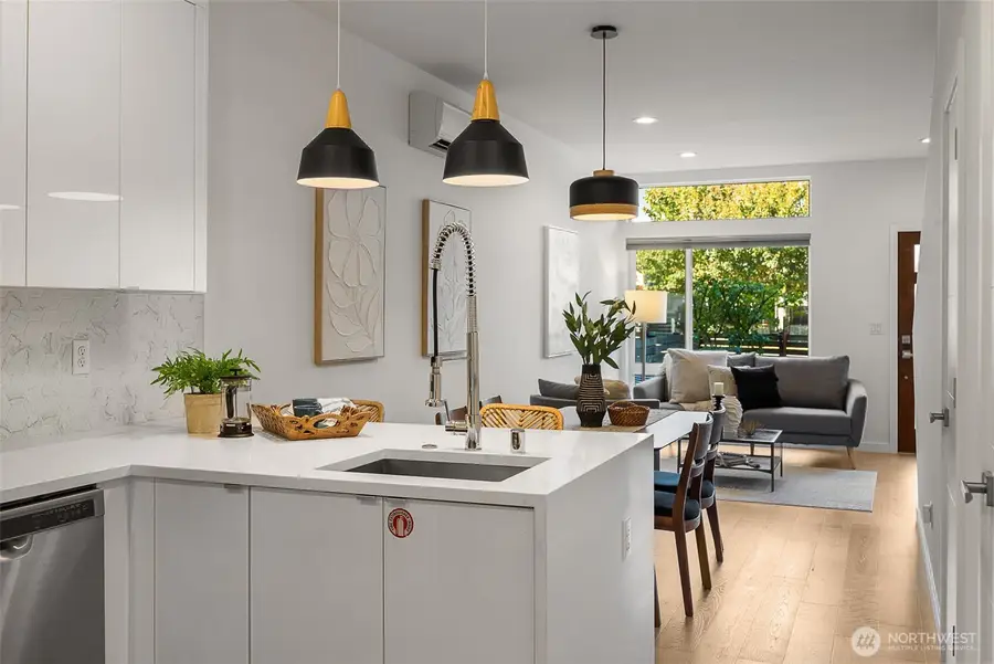 5910 Fauntleroy Way Sw, Seattle, WA 98136 - Image #2