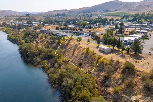 2011 Columbia Boulevard, Bridgeport, WA 98813