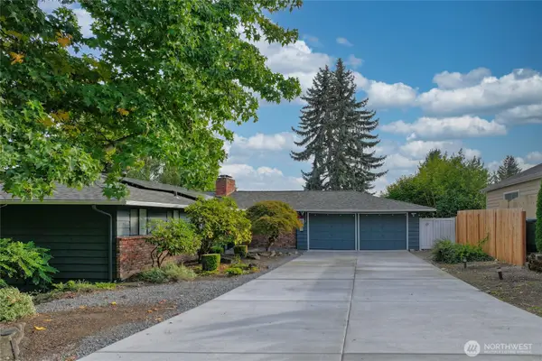 17127 NE 8th Place, Bellevue, WA 98008