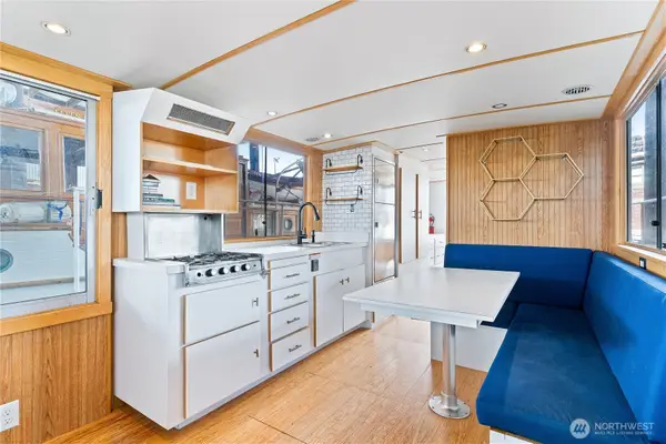 2401 N Northlake Way, Seattle, WA 98103