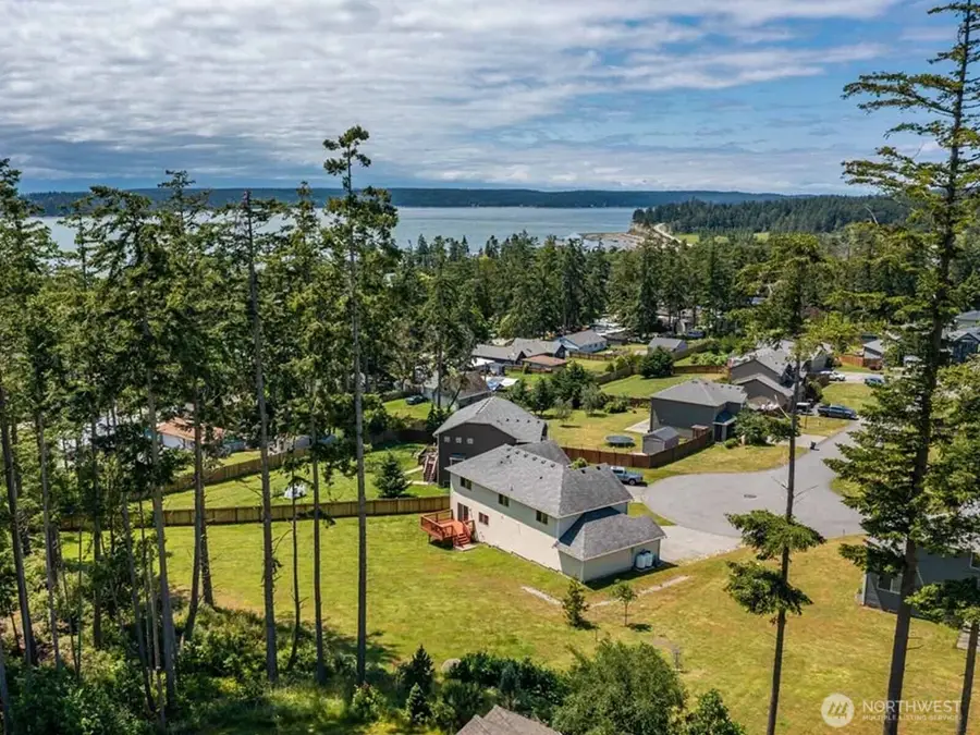 930 Cove View Circle, Oak Harbor, WA 98277 - Image #2