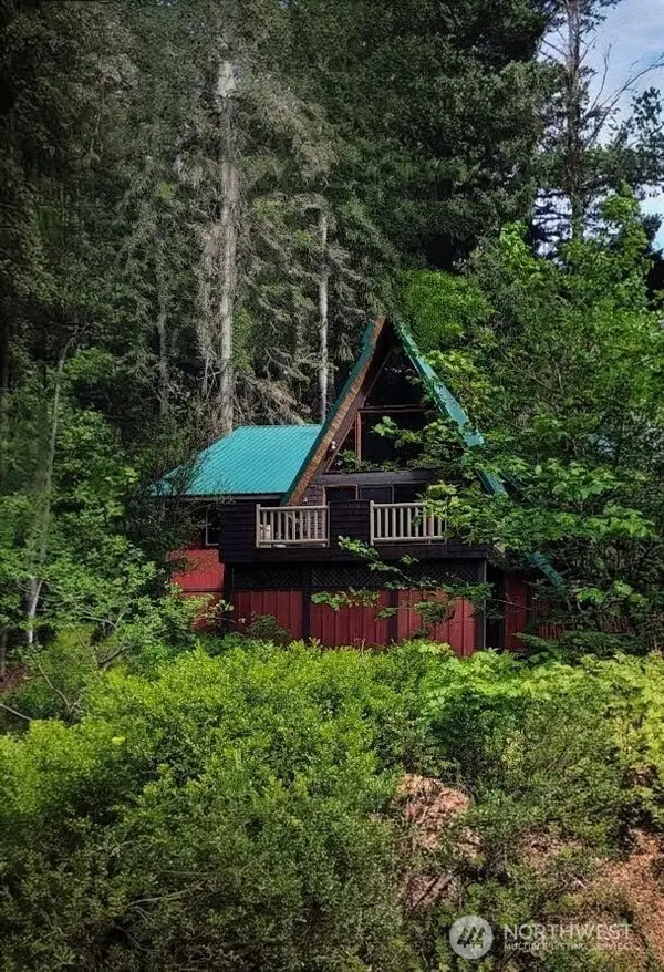 3025 Memory Lane, Lake Wenatchee, WA 98826