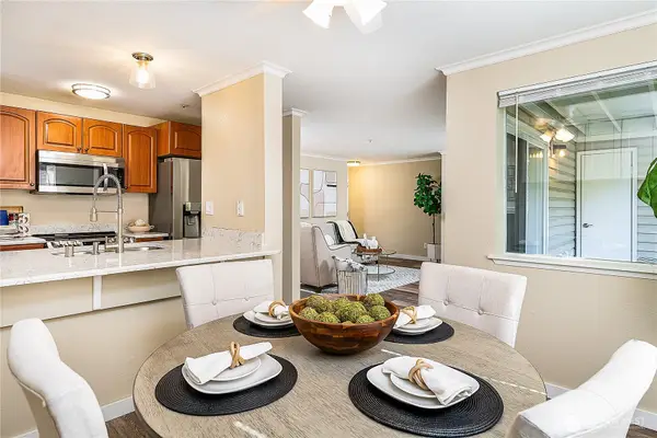 19230 Forest Park Drive Ne #J131, Lake Forest Park, WA 98155