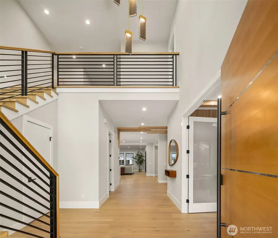 1630 104th Avenue Se, Bellevue, WA 98004 - Image #2