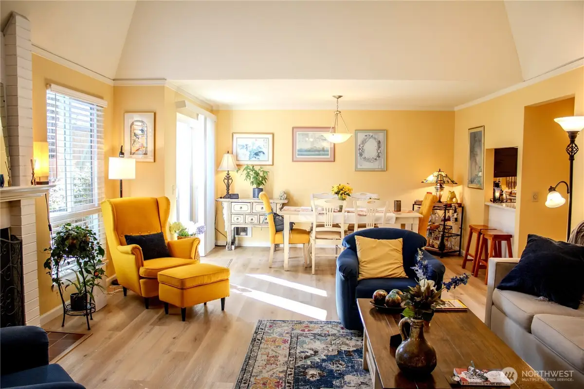 1611 102nd Place Ne #C1, Bellevue, WA 98004 - Image #1